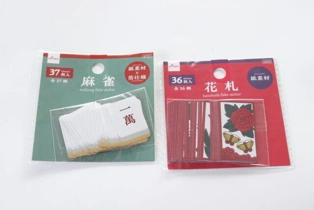 ダイソー フレークステッカー（麻雀、赤箔押し、37枚） フレークステッカー（花札、36枚） パッケージ