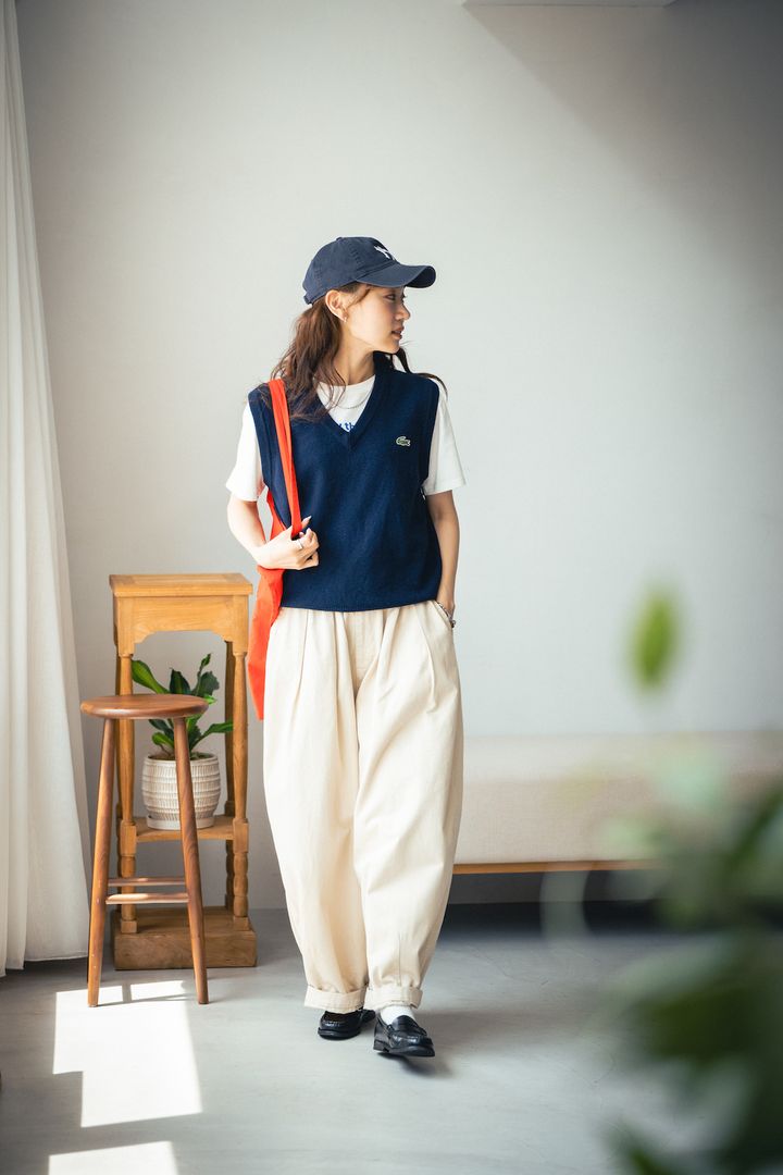 Tシャツとニットベストは相思相愛。ポカポカな秋晴れの日に着回したいコーデ2選【FUDGE FRIEND おしゃれさんの毎日コーディネート｜UMI】