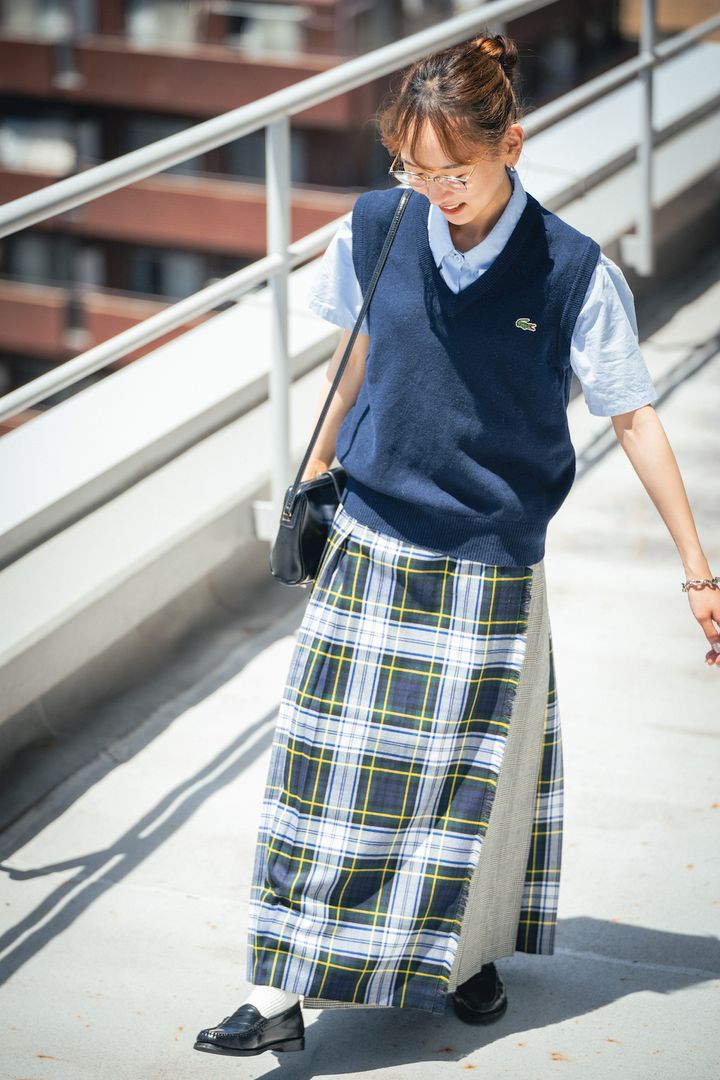 Tシャツとニットベストは相思相愛。ポカポカな秋晴れの日に着回したいコーデ2選【FUDGE FRIEND おしゃれさんの毎日コーディネート｜UMI】