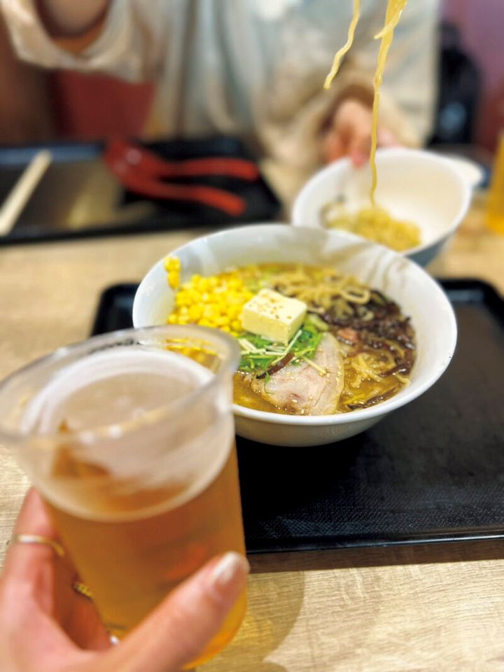 新千歳空港でラーメンとビール
