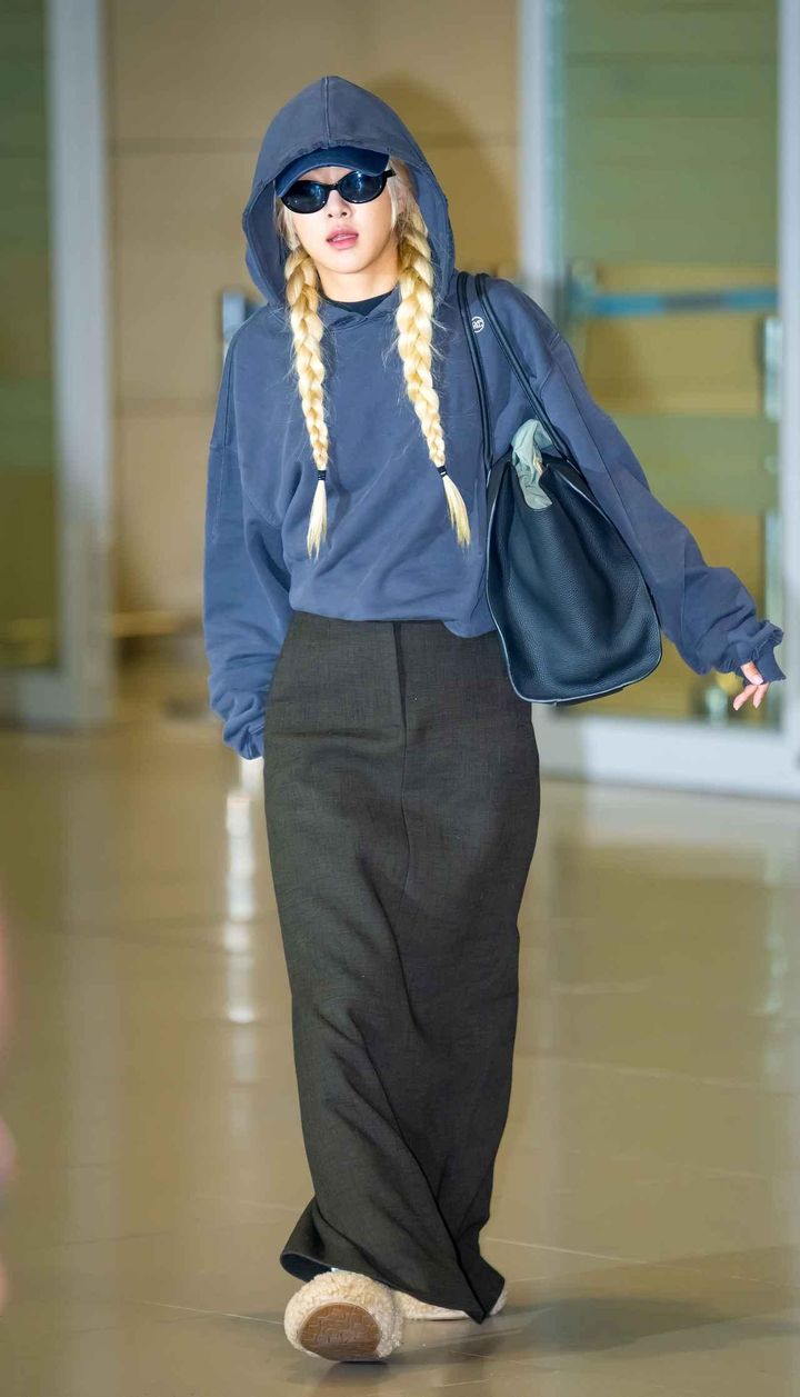 画像: 【BLACKPINK ロゼ】ルーズ × フィットのコントラストで魅せて