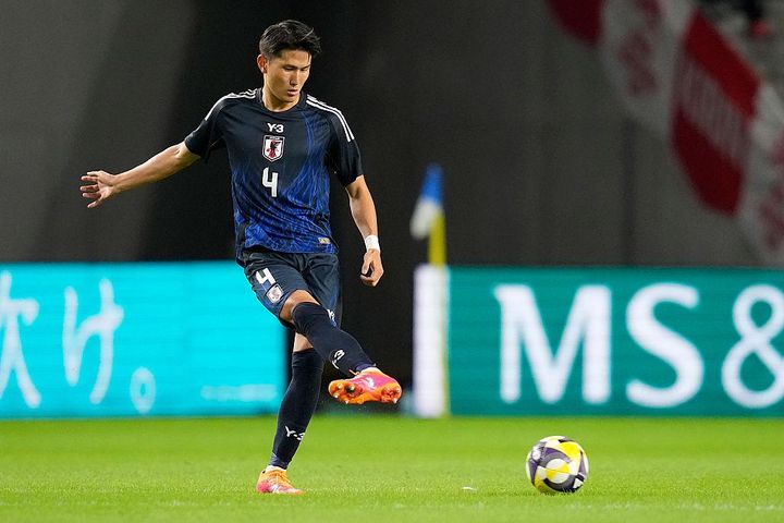 「お金なくなったら、これ売っていいよ」久保建英のサイン入りスパイク秘話、日本代表の先輩が明かす