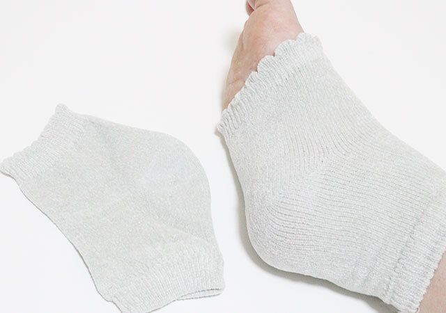 おうちケアシェニールオープントゥソックス（かかとジェル） 着用