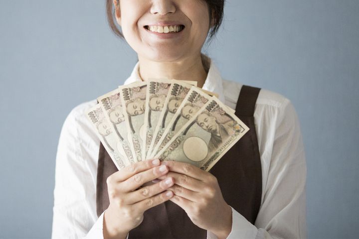 女性が結婚相手に求める年収・貯金額は？
