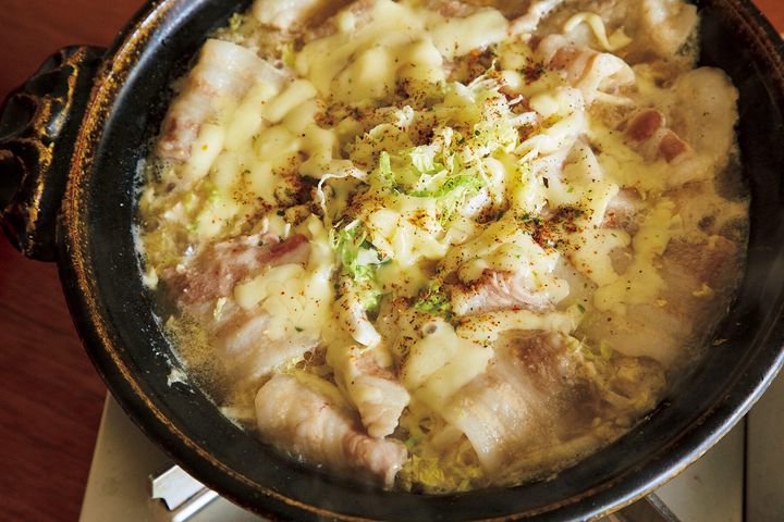 とろけるチーズがまろやかな“チーズ白菜鍋”