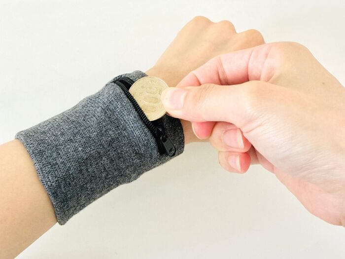 【セリア】小物入れ？かと思いきや…使い方に度肝を抜かれた。バッグどころかポケットもいらないかも～！