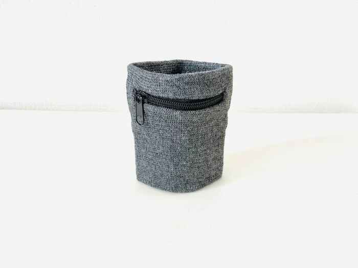 【セリア】小物入れ？かと思いきや…使い方に度肝を抜かれた。バッグどころかポケットもいらないかも～！