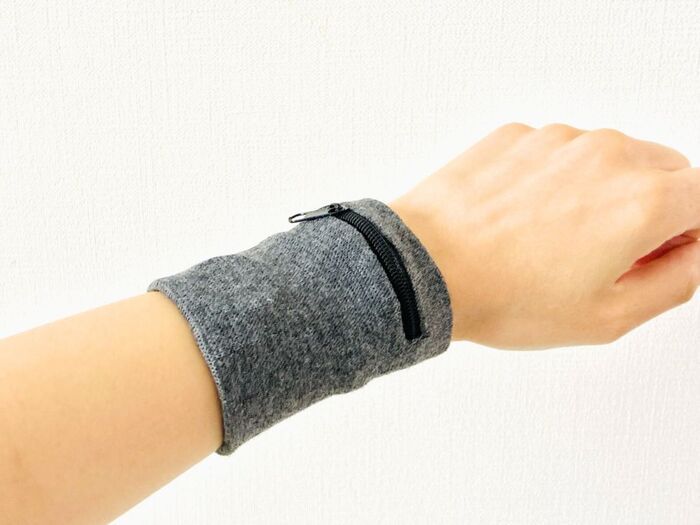 【セリア】小物入れ？かと思いきや…使い方に度肝を抜かれた。バッグどころかポケットもいらないかも～！