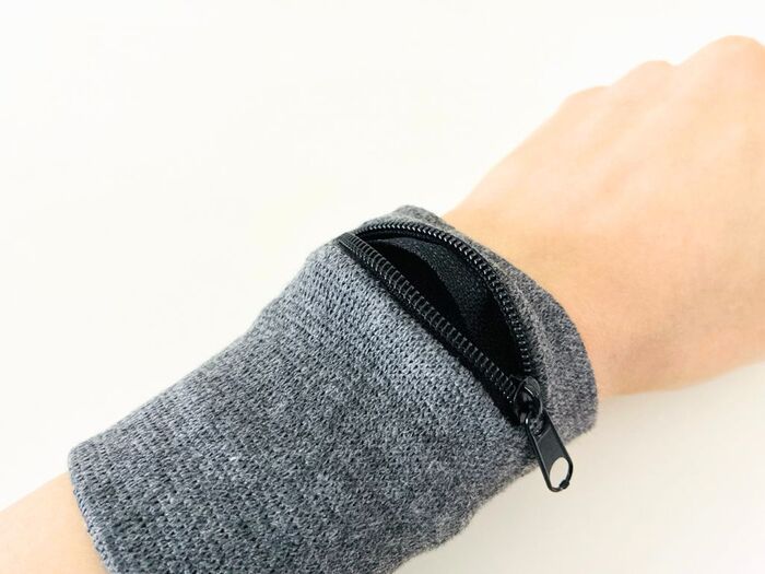 【セリア】小物入れ？かと思いきや…使い方に度肝を抜かれた。バッグどころかポケットもいらないかも～！