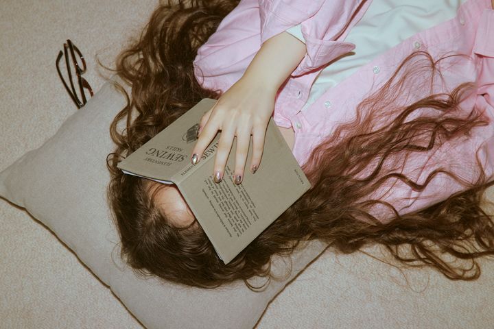 お洋服だけでなく手先も。秋ぽさを演出するネイルデザイン