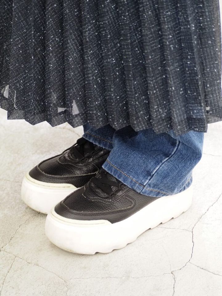 「アグ」のスニーカー