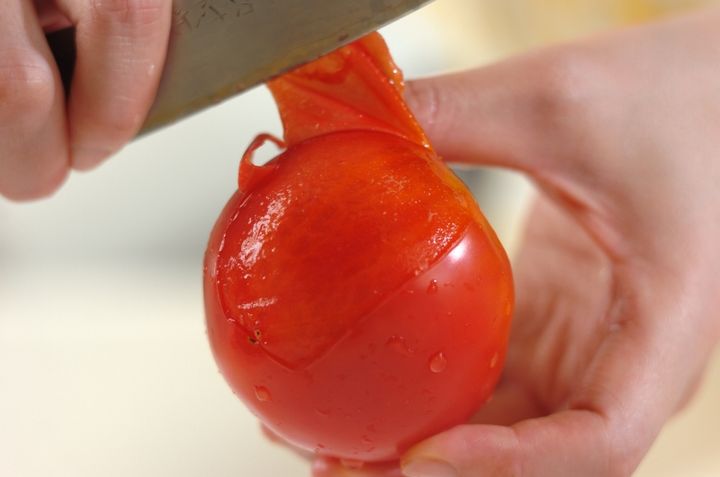 トマトの甘酒サラダの下準備1