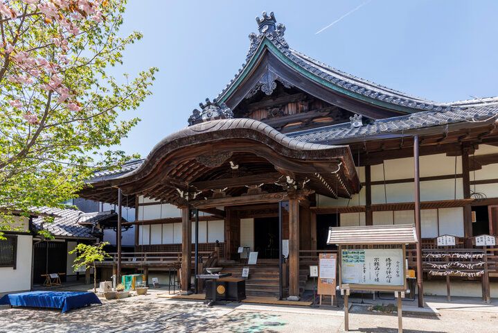 アートやご利益、琵琶湖の眺めも♪ 近江八幡の山頂にたたずむ「村雲御所 瑞龍寺門跡」へ