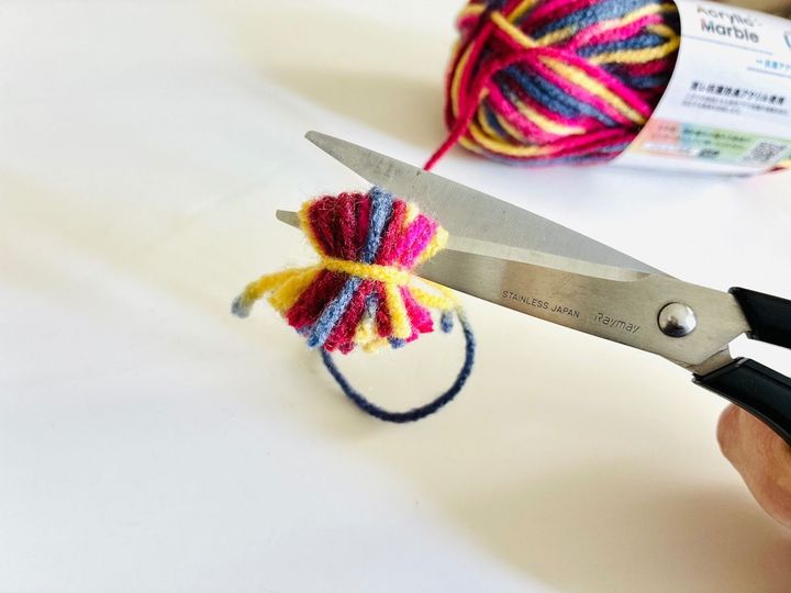 誰にでもできる【ハロウィン飾り】フォークに巻いてチョキチョキするだけ！