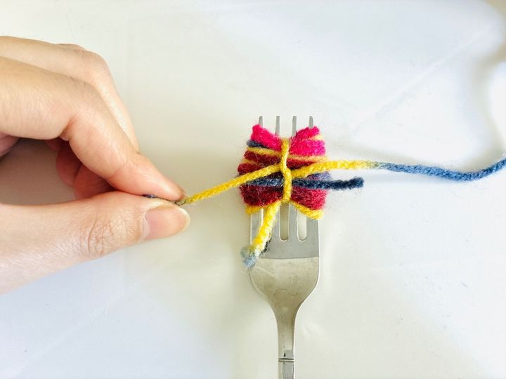 誰にでもできる【ハロウィン飾り】フォークに巻いてチョキチョキするだけ！