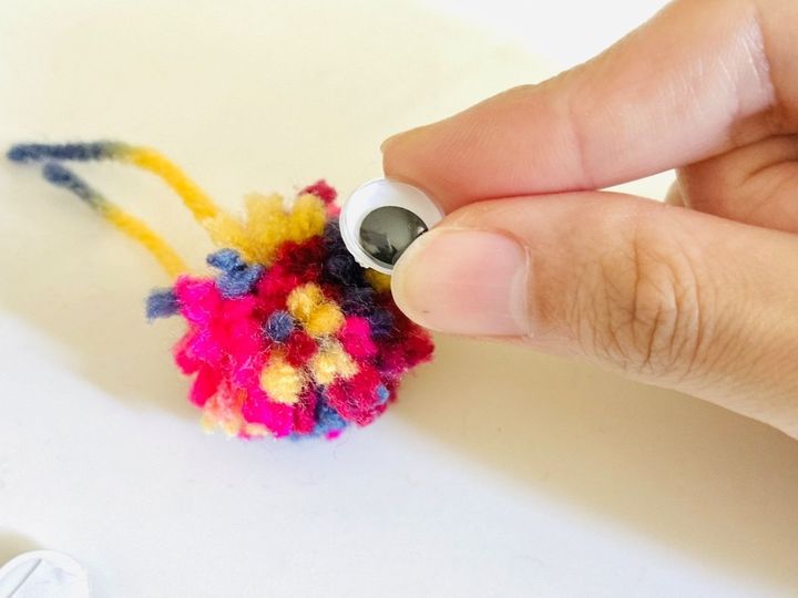 誰にでもできる【ハロウィン飾り】フォークに巻いてチョキチョキするだけ！