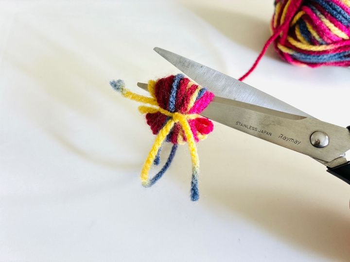 誰にでもできる【ハロウィン飾り】フォークに巻いてチョキチョキするだけ！