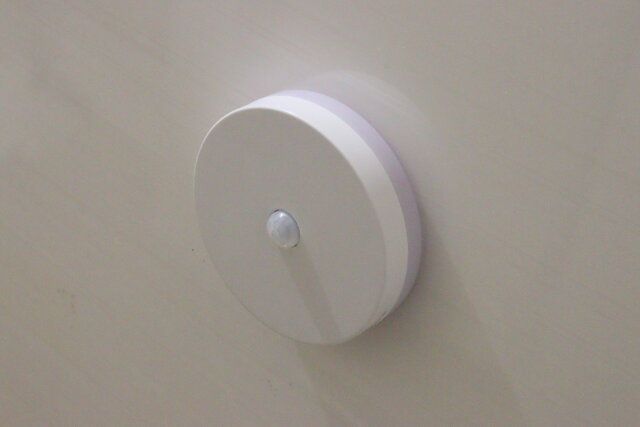 ダイソーのLEDセンサーライトの消灯時の様子