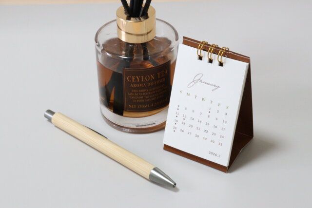 ダイソー 2026年卓上Wリングカレンダー（ミニ） 使用例