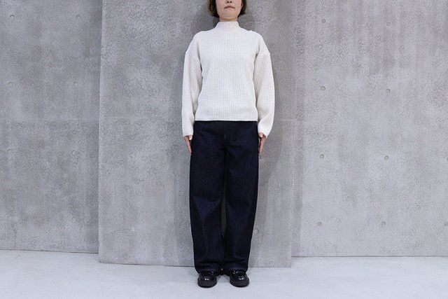 ユニクロのスフレヤーンモックネックセーター2