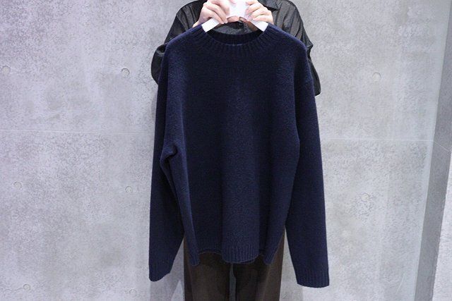 ユニクロのスフレヤーンクルーネックセーター4