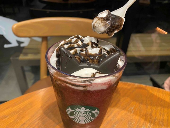 猫耳チョコレートがカチューシャみたいでかわいい