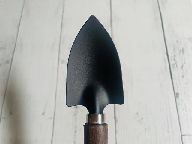 ダイソー 木柄 ミニ移植こて 先端