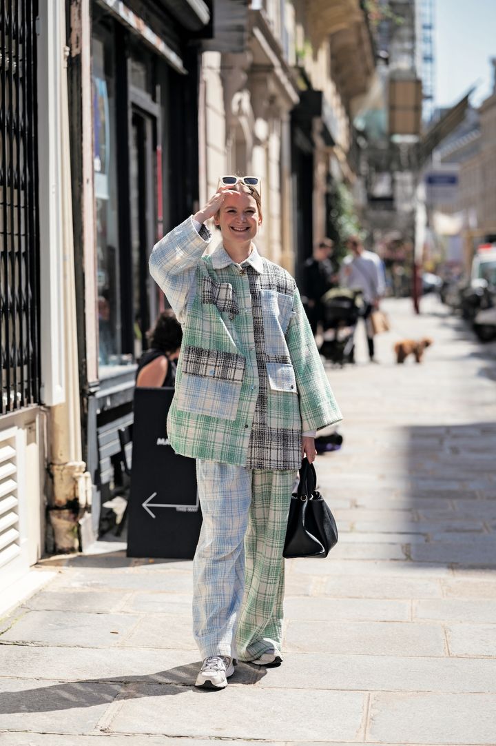 秋晴れの気持ちいい日にピッタリ！爽やかなマルチカラーのセットアップコーデ