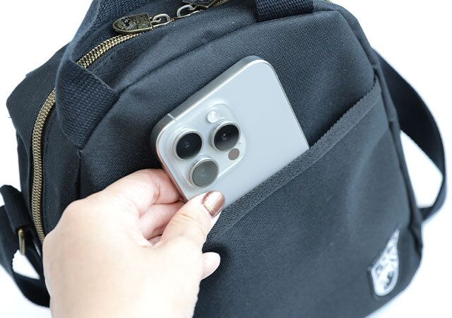 フロントポケット