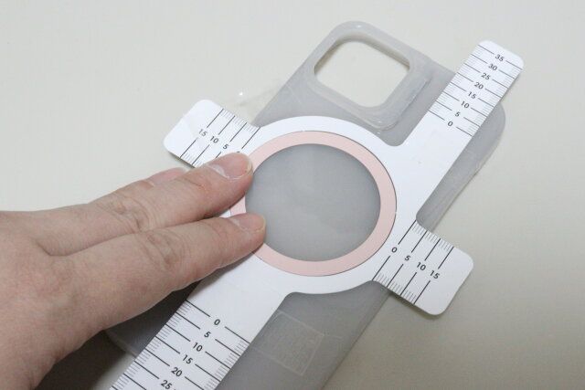 MagSafe対応ステッカー丸形ピンク 装着