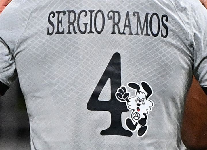 来日したブラジル代表の世界的スター選手、日本が誇る人気アーティストと対面