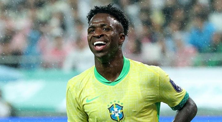 来日したブラジル代表の世界的スター選手、日本が誇る人気アーティストと対面