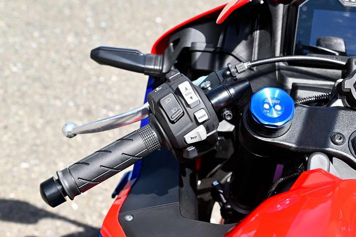 【バランスを崩してリーンする。きっかけはプッシングステア】元MotoGPライダー目線でプッシングステアを考察する：02