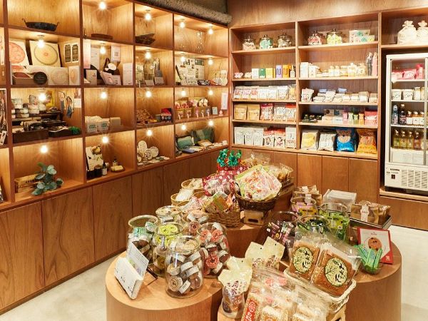 東京・下北沢のサステナブルな地域コミュニティ「みんな商店」の店内