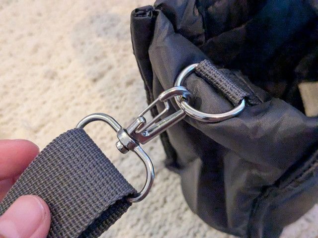 2WAYキルティングバッグのマチ部分。しっかり自立する構造