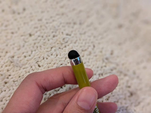 タッチペンの導電性ラバーの丸い先端部分アップ