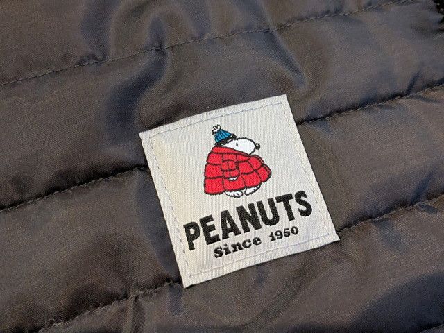 バッグ側面のDカン金具アップ。しっかりとした縫製で安心