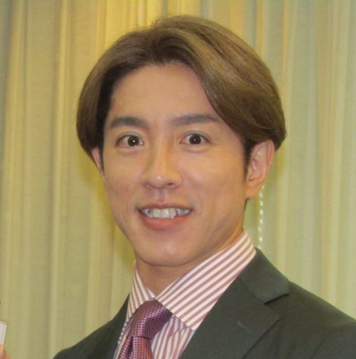 SUPER EIGHTの村上信五さん（43）が結婚することが14日、所属するSTARTO ENTERTAINMENTから発表されました。お相手は一般女性としています。