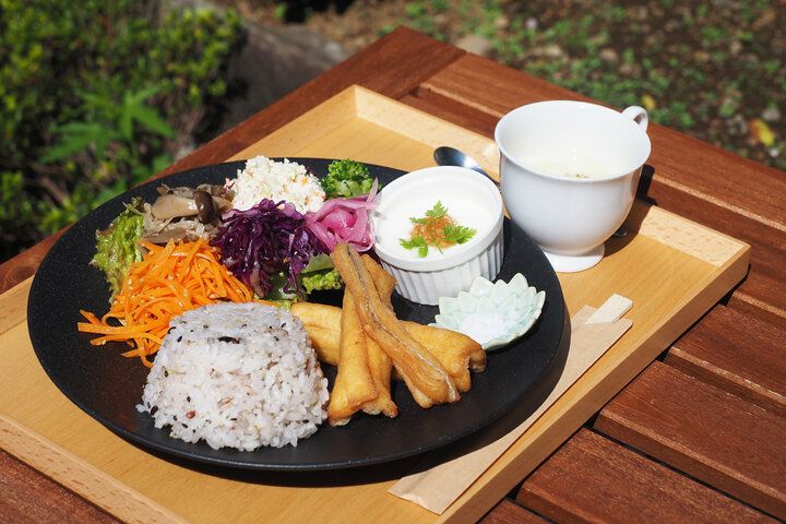 解放感あふれるテラスでハニーなティータイム♪ 小田原の隠れ家はちみつ専門店「カフェあさみどり」