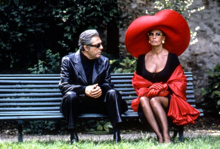 Marcello Mastroianni and Sophia Loren in *Prêt-à-Porter.*