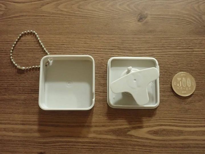 DAISO(ダイソー)：巻き取り型ケーブル収納