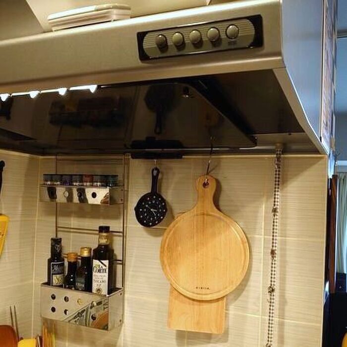 突っ張り棒は「縦」で使うとめっちゃ使える！我が家のキッチンで大活躍♡