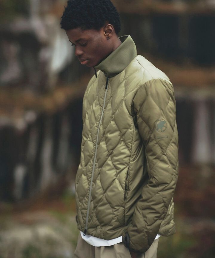 なかでも、レイヤリングによる温度調整と⾼い保温性を実現するアイテムが特徴となっている。