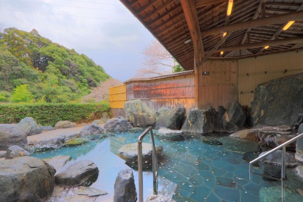 ファミリーキャンプに最適な機能性が高い万能な焚き火台を厳選紹介！