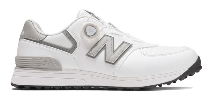 バンカーでもしっかりグリップ！長時間のラウンドにオススメしたいゴルフシューズ