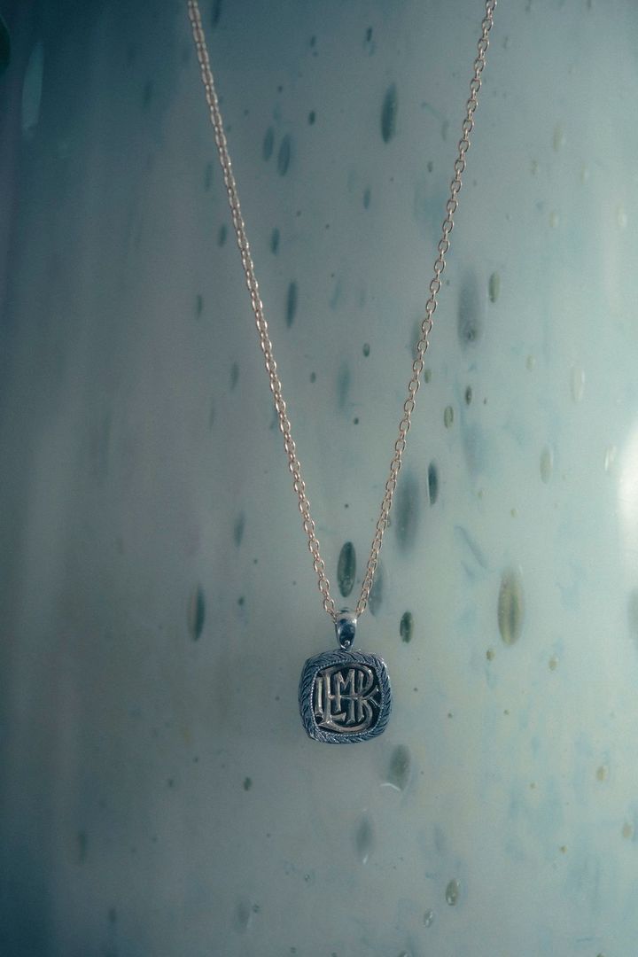 「ハム×ブラミンク」ネックレス（PT×YG、チェーン45cm）￥663,300