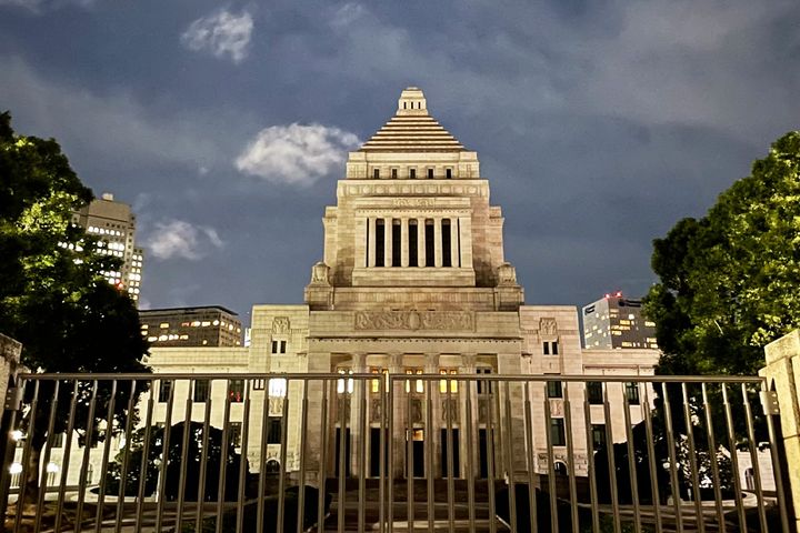 大荒れ模様の国会
