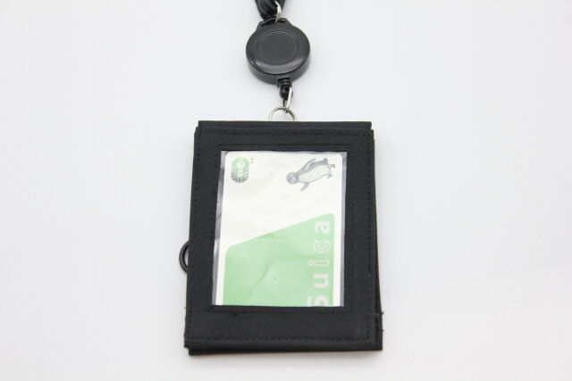 ダイソーのリール付カードケース 内側両面ポケットを縦向きで使用