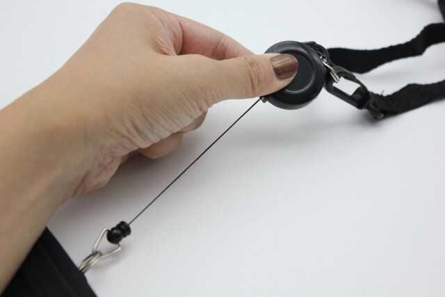 ダイソーのリール付カードケース 内側両面ポケットのリール