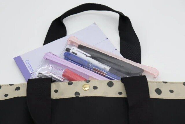 ダイソーの使いやすい41829 スリムペンケース MXと39253 スリムペンケース KU